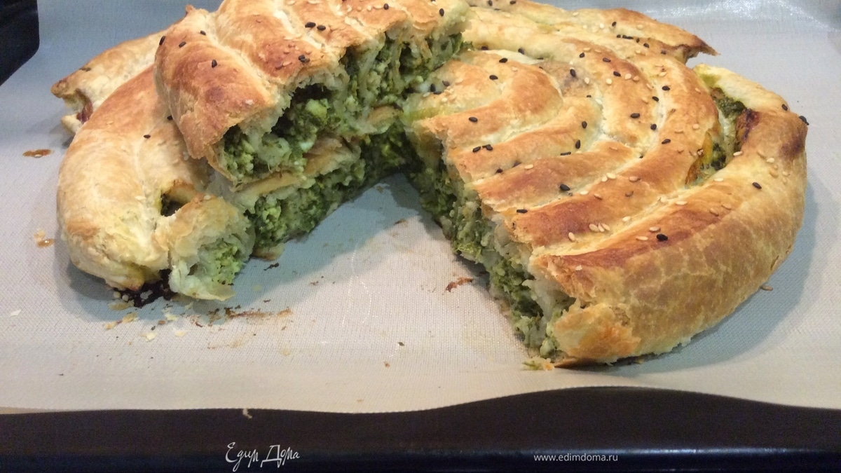 Пирог улитка со шпинатом и сыром