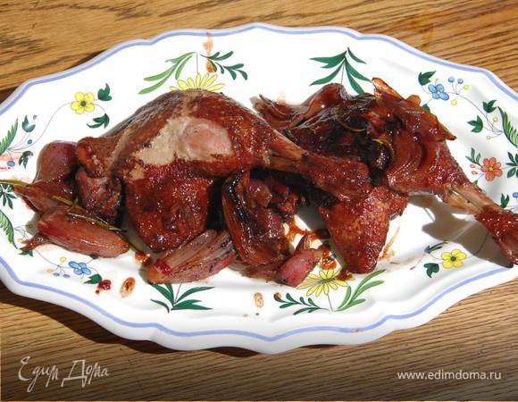 Утиные ножки в красном вине с бальзамическим уксусом и розмарином Утиные ножки в красном вине с бальзамическим уксусом и розмарином