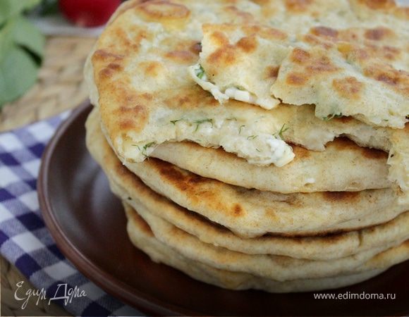 Лепешки с цельнозерновой мукой, брынзой и моцареллой