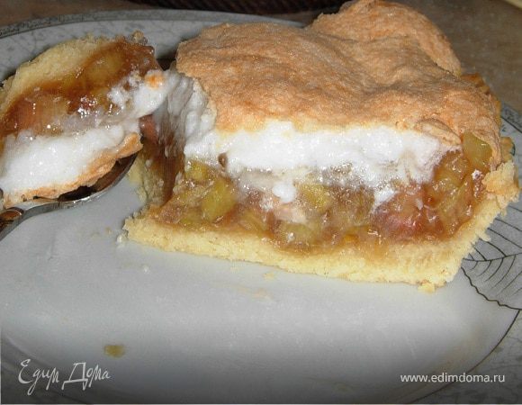 Пирог из ревеня с меренгой