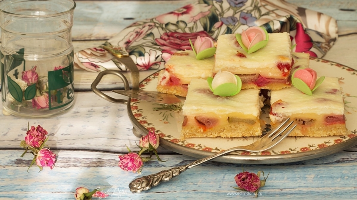 Ревенево-пудинговый пирог (Rhubarb udding pie)