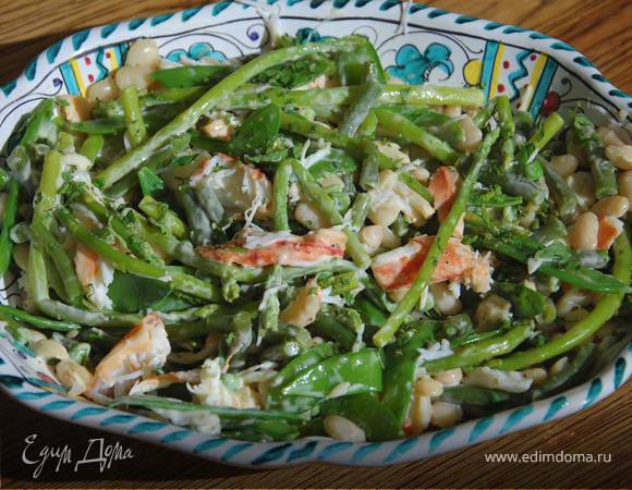 Салат с крабами, белой фасолью и спаржей Салат с крабами, белой фасолью и спаржей