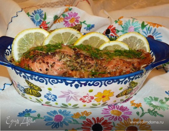 Запеченный лосось на овощной подушке Запеченный лосось на овощной подушке