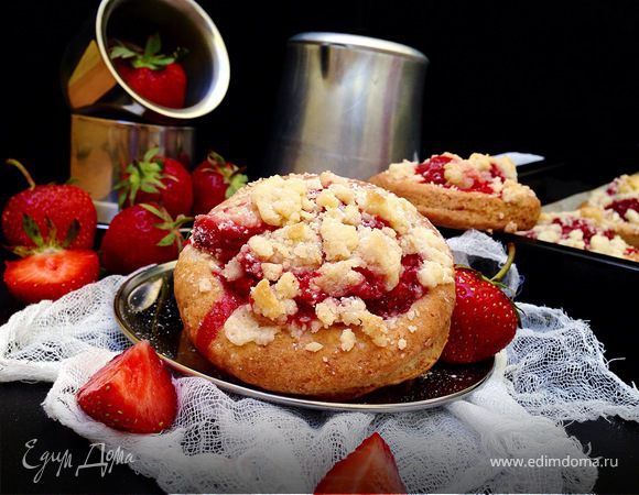 Творожные ватрушки с клубникой и штрейзелем