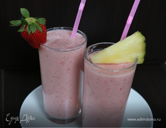 Клубнично-ананасовый коктейль Клубнично-ананасовый коктейль
