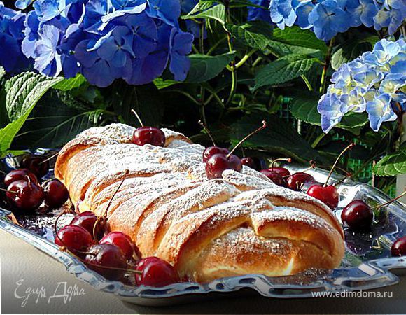 Плетенка с вишней и грецким орехом Плетенка с вишней и грецким орехом