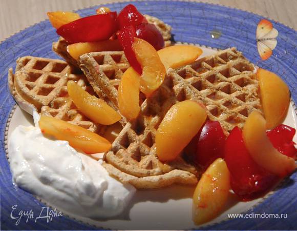 Гречишные вафли с фруктами и йогуртом Гречишные вафли с фруктами и йогуртом