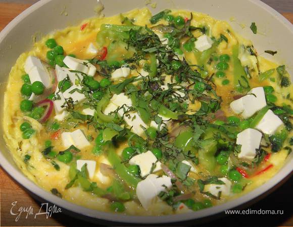 Фриттата со сладким перцем, зеленым горошком и фетой Фриттата со сладким перцем, зеленым горошком и фетой