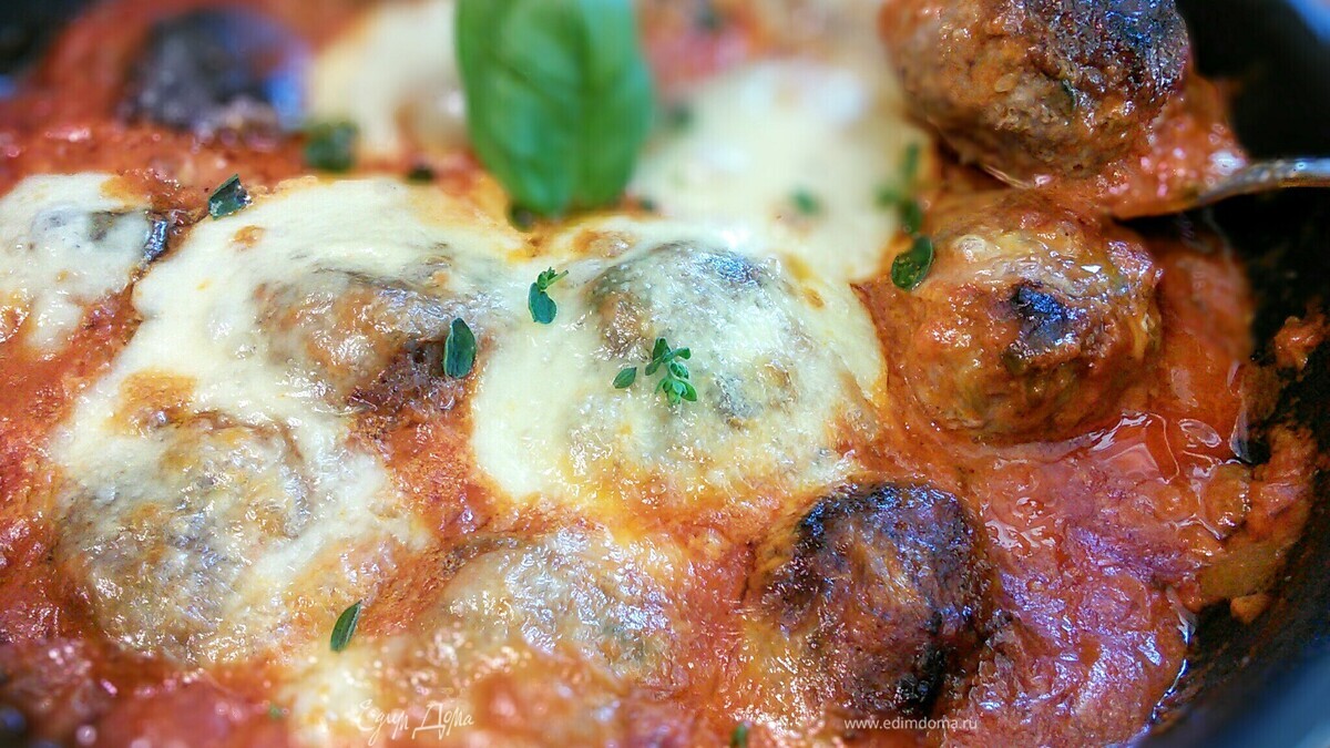 Тефтели, запеченные с моцареллой