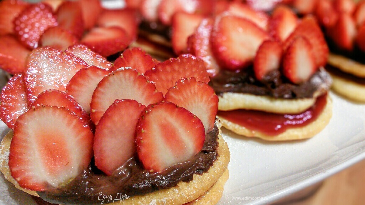 Клубничные мини-тортики