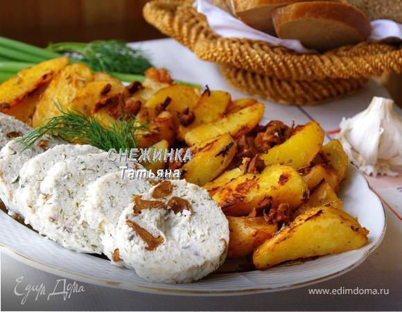 Рыбная колбаса с лисичками и картофелем «по-дачному»