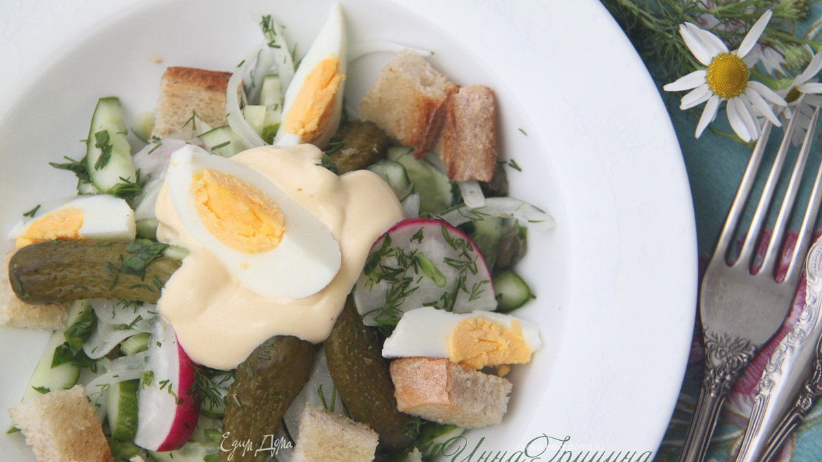 Русский летний салат в стиле «Цезарь»