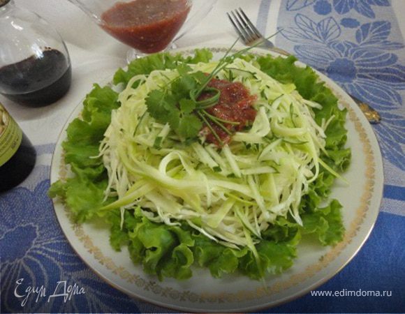 Салат-фреш из кабачков с огурцами