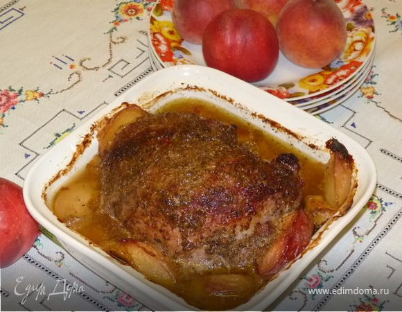 Запеченная телятина с вином и персиками