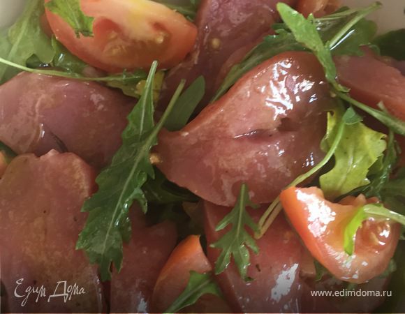 Салат с сыровяленой грудинкой