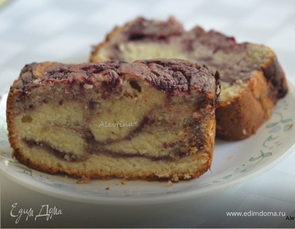 Кекс с ягодным соусом