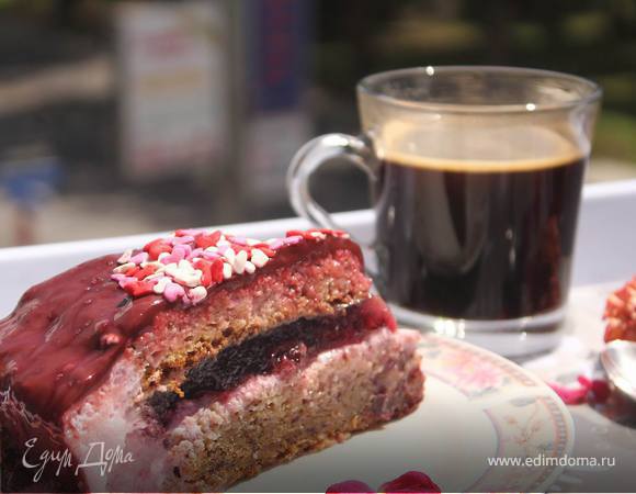 Бананово-муссовый торт с черешнями Бананово-муссовый торт с черешнями