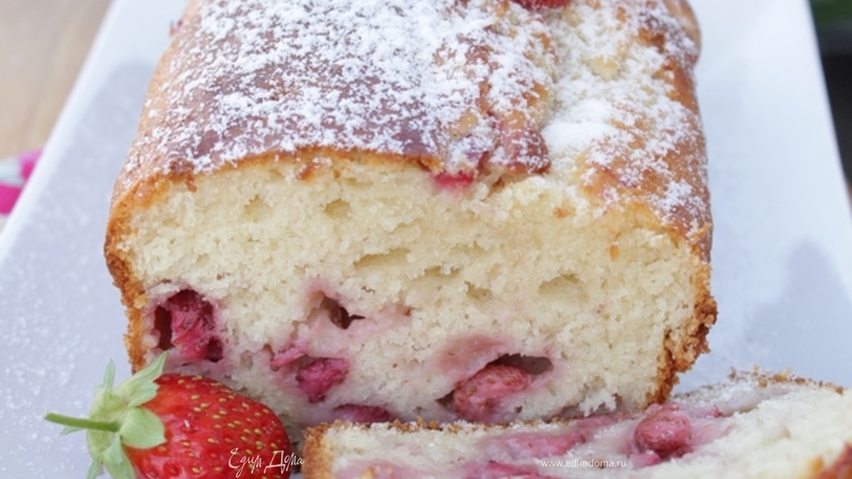 Йогуртовый кекс с клубникой