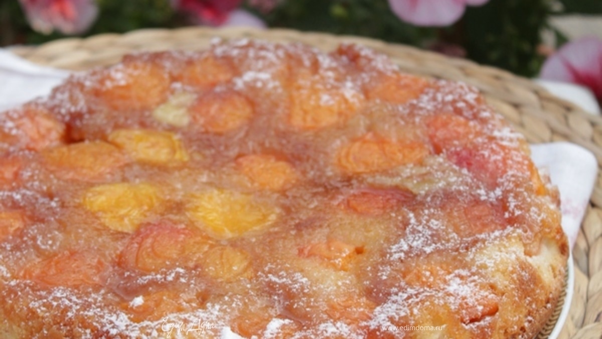 Пирог с абрикосами и карамелью