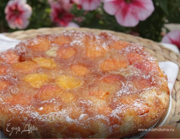 Пирог с абрикосами и карамелью