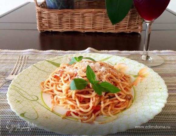 Спагетти со свежими помидорами