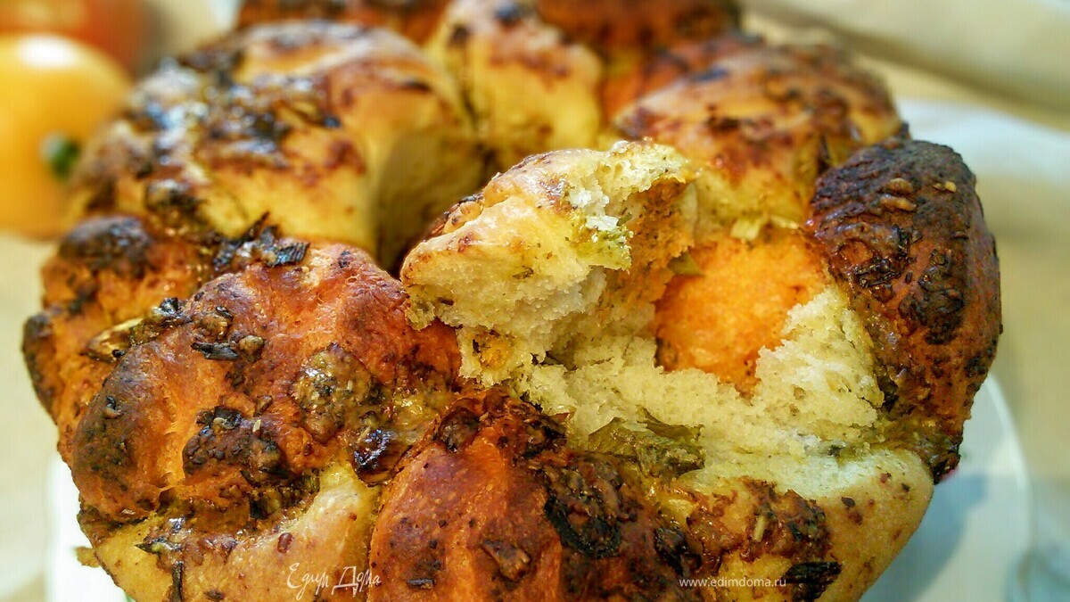 Хлебная пицца из разноцветных шариков (Pizza Monkey Bread)