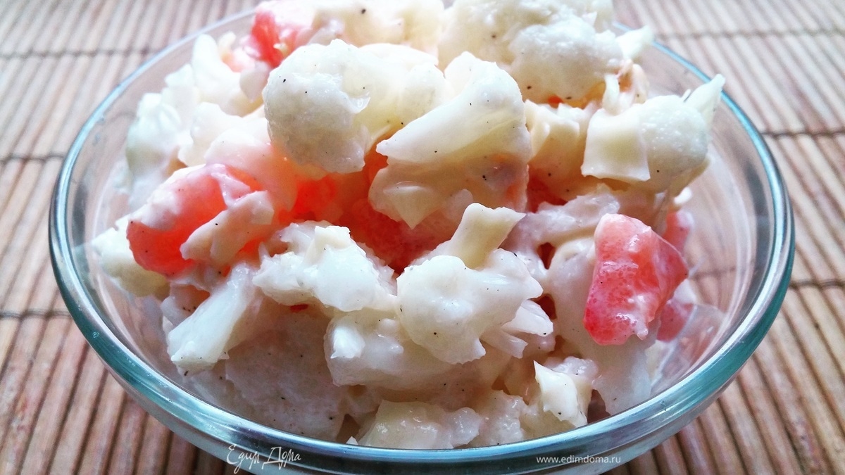 Салат из цветной капусты и помидоров