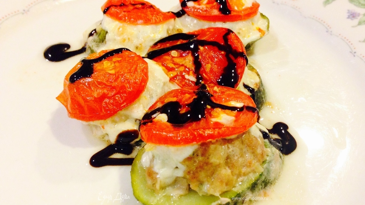 Котлетки на подушке из цукини