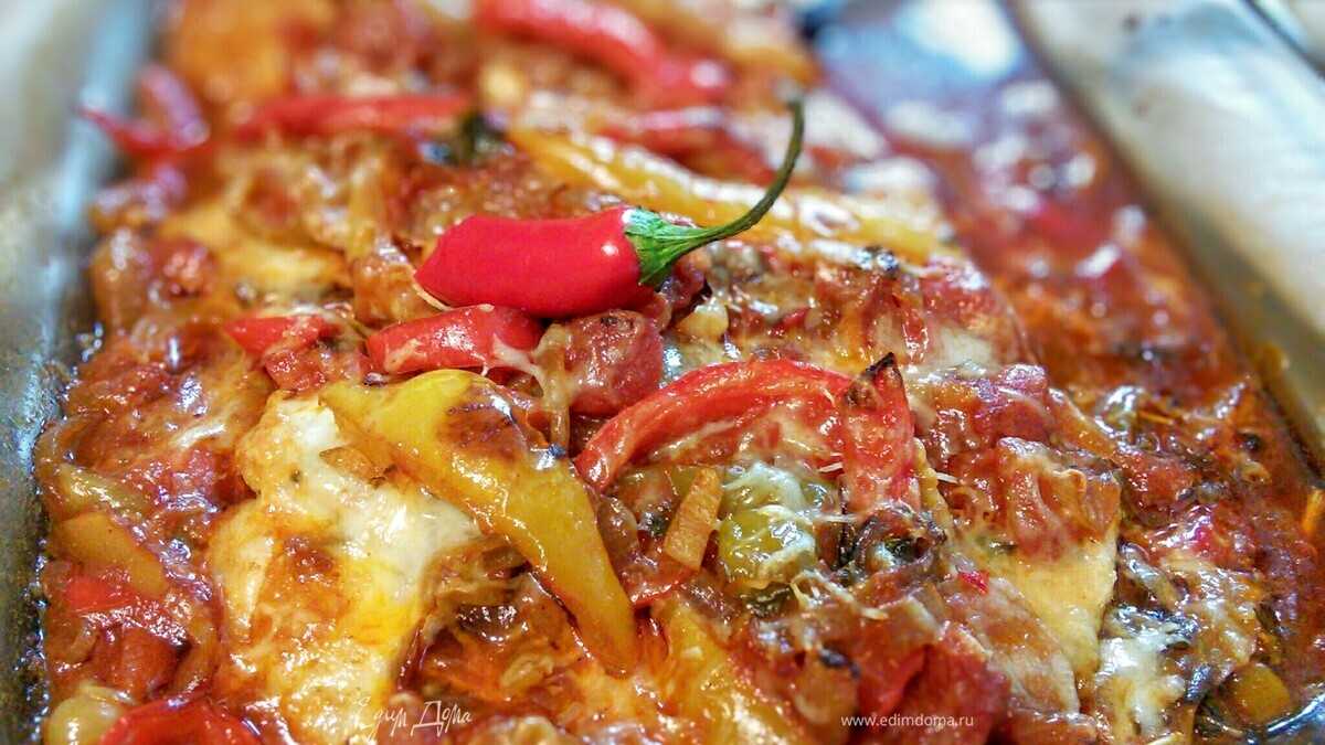 Свиные шницели, запеченные в остром цыганском соусе