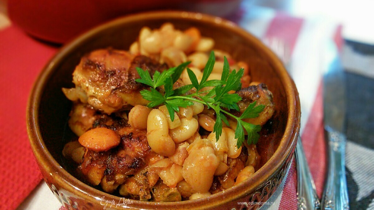 Жаркое из курицы с фасолью