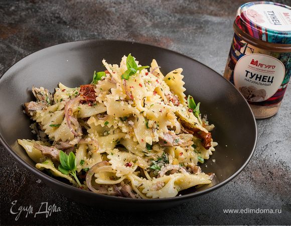 Фарфалле с тунцом и зеленью