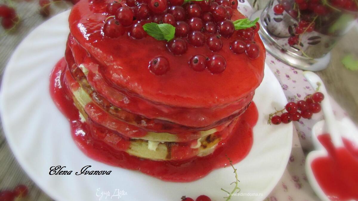 Панкейки с пшенными хлопьями и ягодным соусом