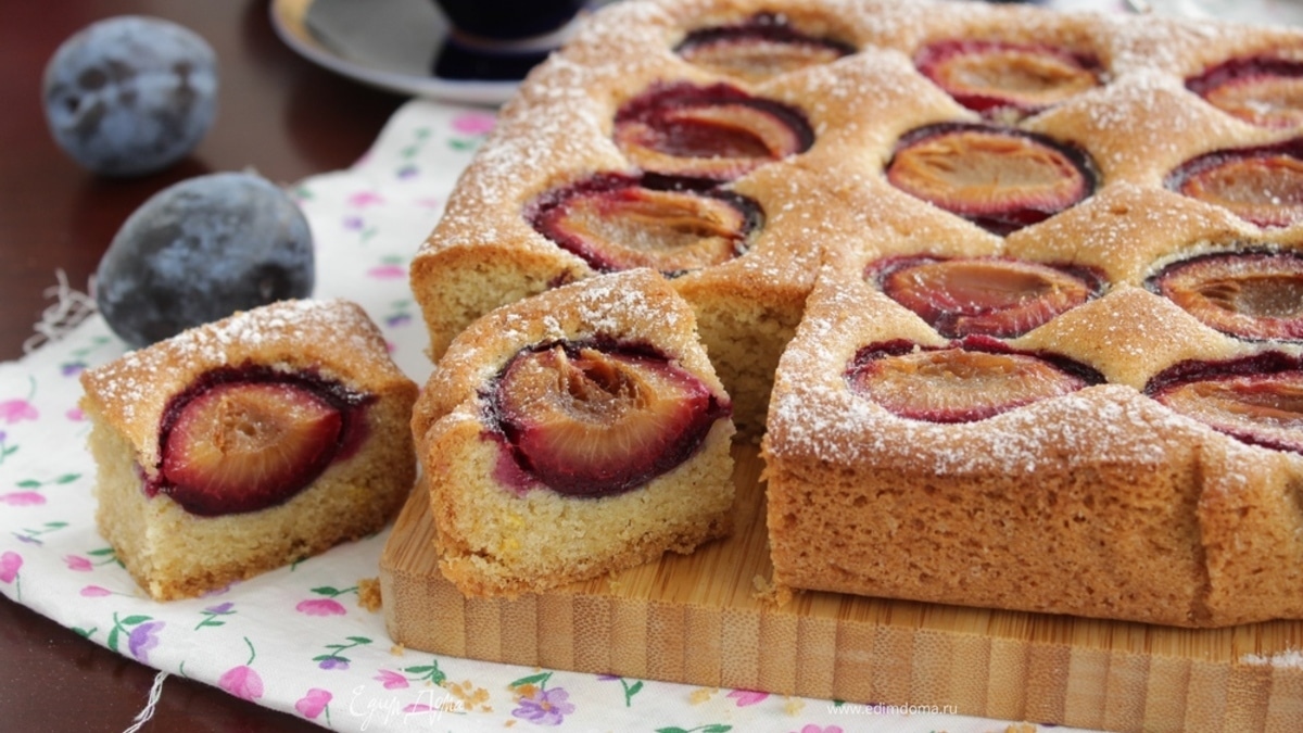 Сливовый пирог с кардамоном