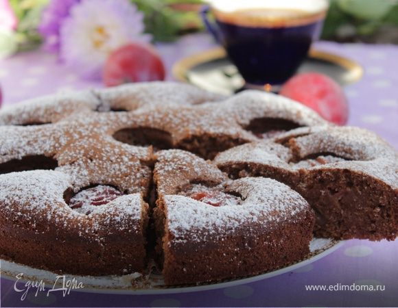 Ароматный сливовый пирог