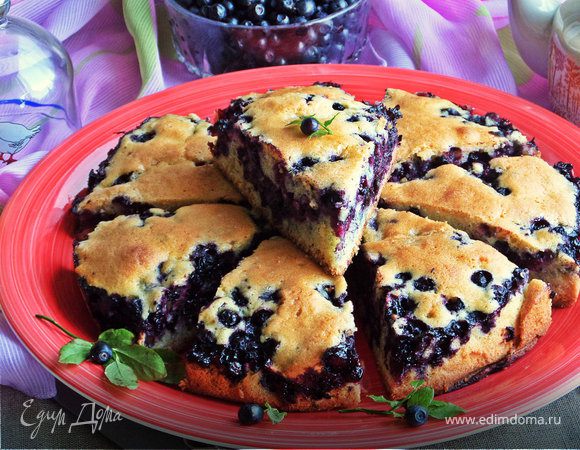 Пирог бисквитный с черникой Пирог бисквитный с черникой