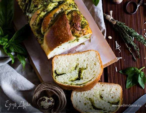 Плетеный хлеб с песто Плетеный хлеб с песто