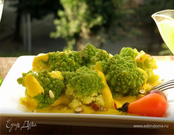 Капуста романеско под соусом сабайон