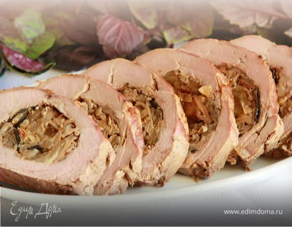 Свиное филе с луком и грибами