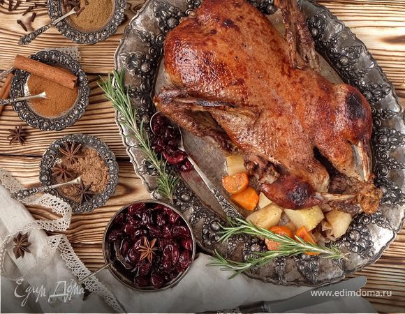 Пряная утка с корнеплодами и вишнево-винным соусом