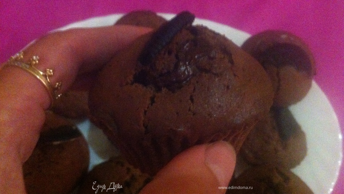 Шоколадные кексы с печеньем