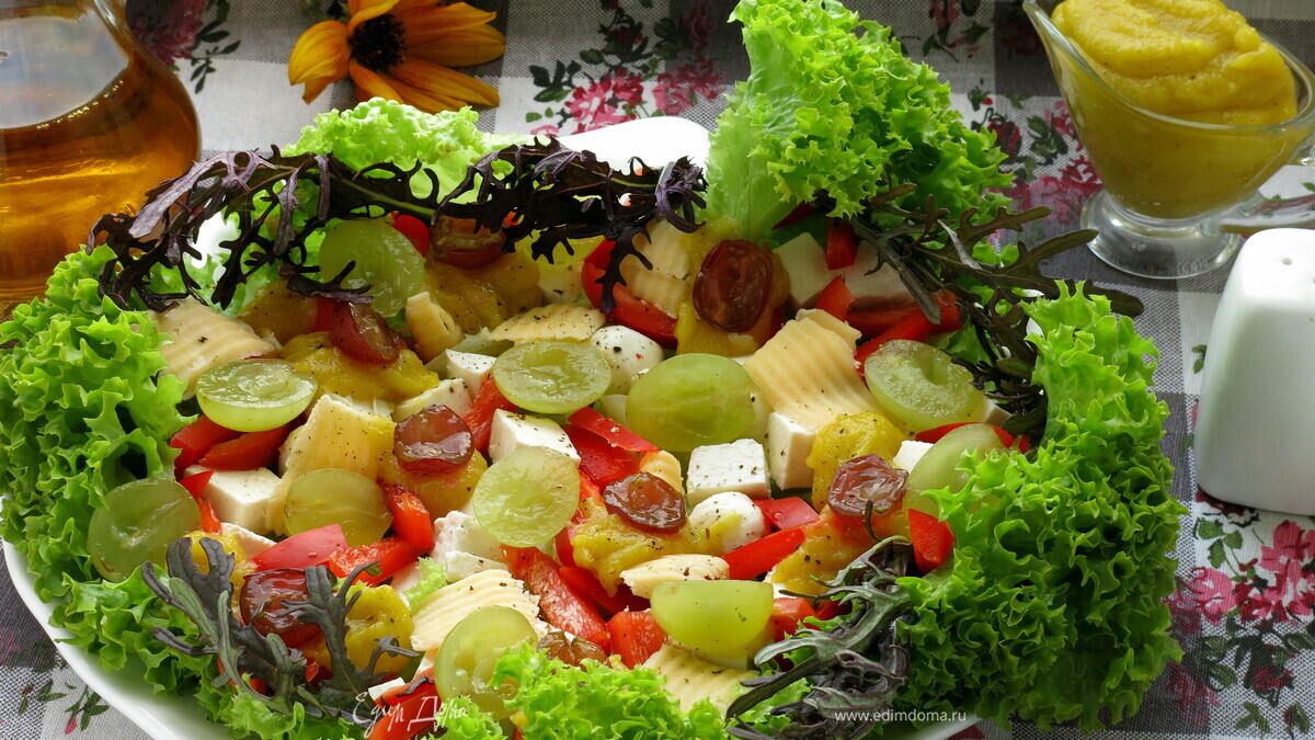 Сырный салат со сладким горчичным майонезом