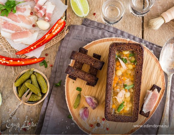 Наваристый гороховый суп с уткой в хлебном горшочке