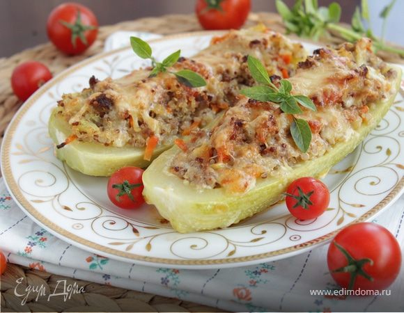 Кабачки, фаршированные киноа и фаршем