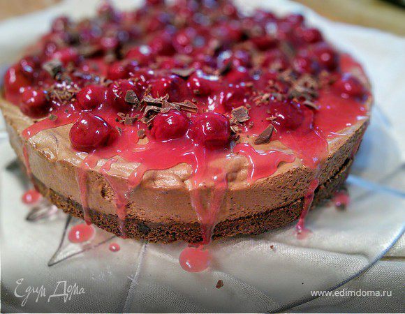 Шоколадно-муссовый торт с вишней