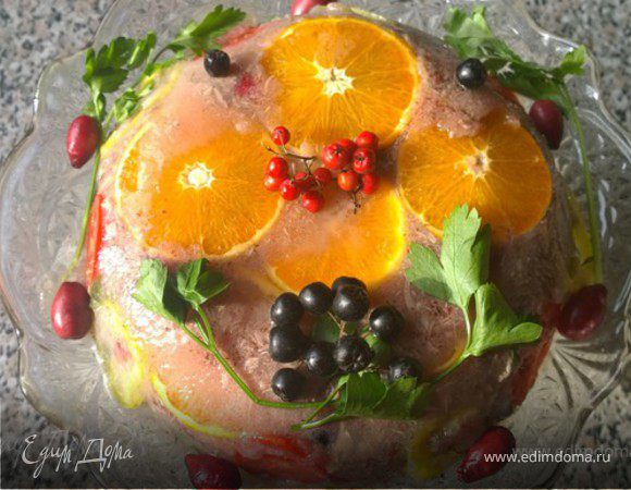 Праздничное заливное из утки с брусникой «Утиная история» Праздничное заливное из утки с брусникой «Утиная история»