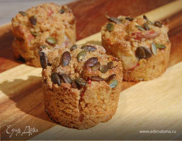 Маффины из полбяной муки с яблоком, морковью и тыквенными семечками 