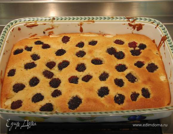 Шарлотка с ягодами