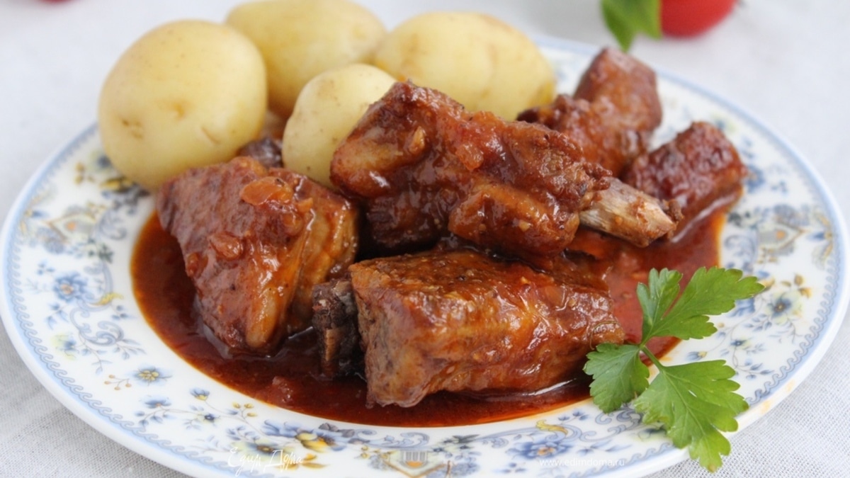 Свиные ребра в пикантном соусе