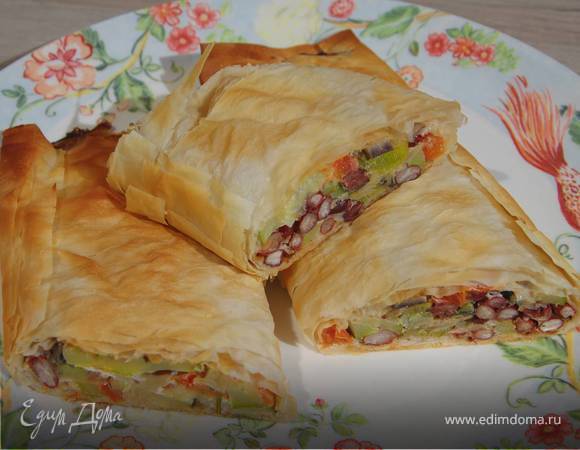 Овощной штрудель с фасолью и паприкой 