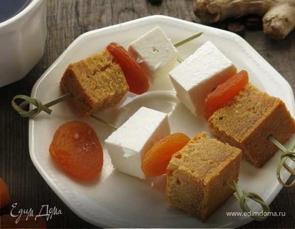 Канапе с имбирным бисквитом и фетой